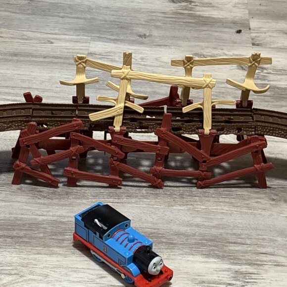 Thomas & Friends Track Master Shake Shake Bridge with Motorized Train Complete - Picture 3 of 14